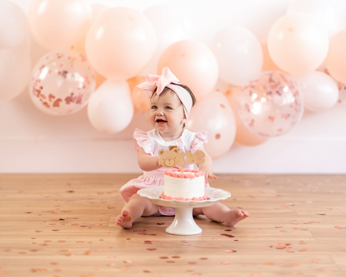 1 year old girl has a cake smash photoshoot