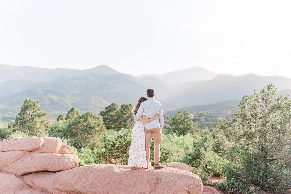 Garden of the Gods Red Rocks Colorado Springs Epic Romantic Engagement Pictures Elena Spraguer Photography 0014
