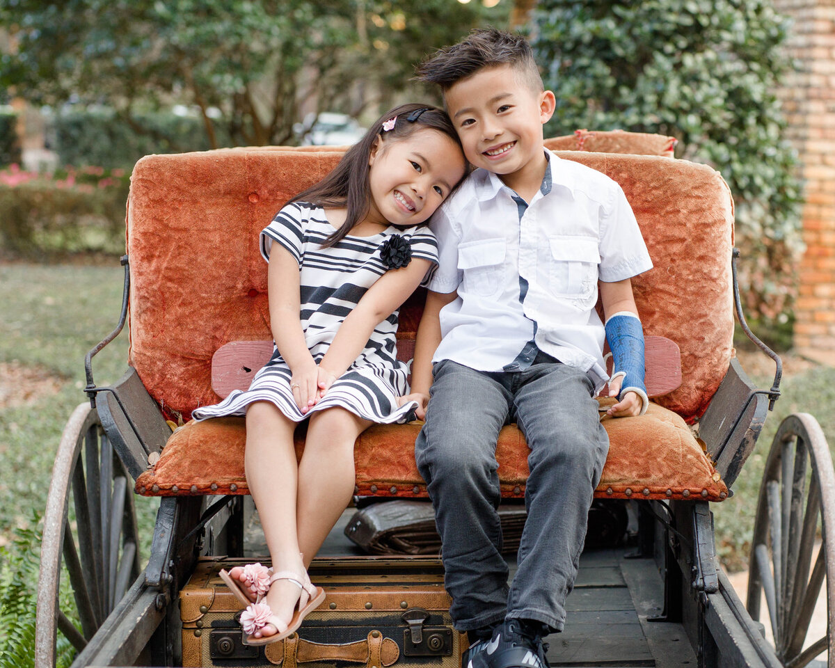 siblings family portrait by Lucas Mason Photography in Orlando, Windermere, Winter Garden area