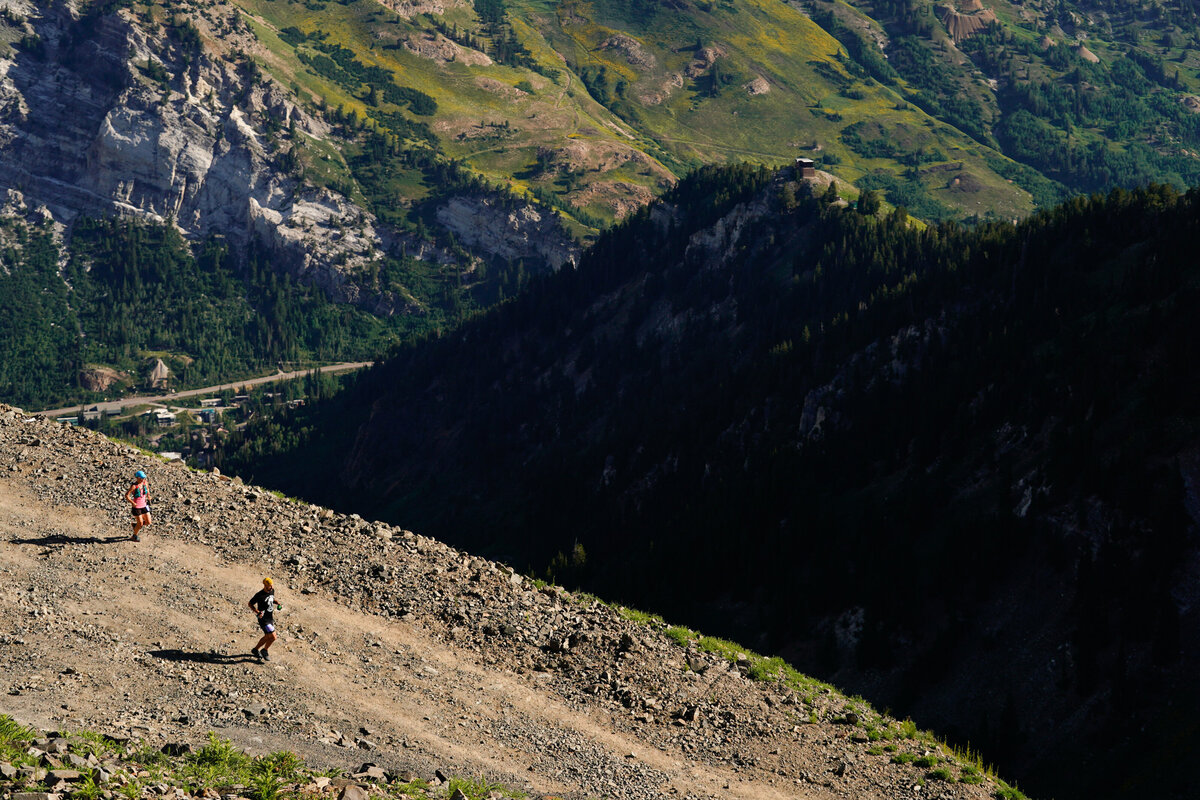 kansas-city-sports-photography-0129-cyclist-on-mountain-ridge-trail
