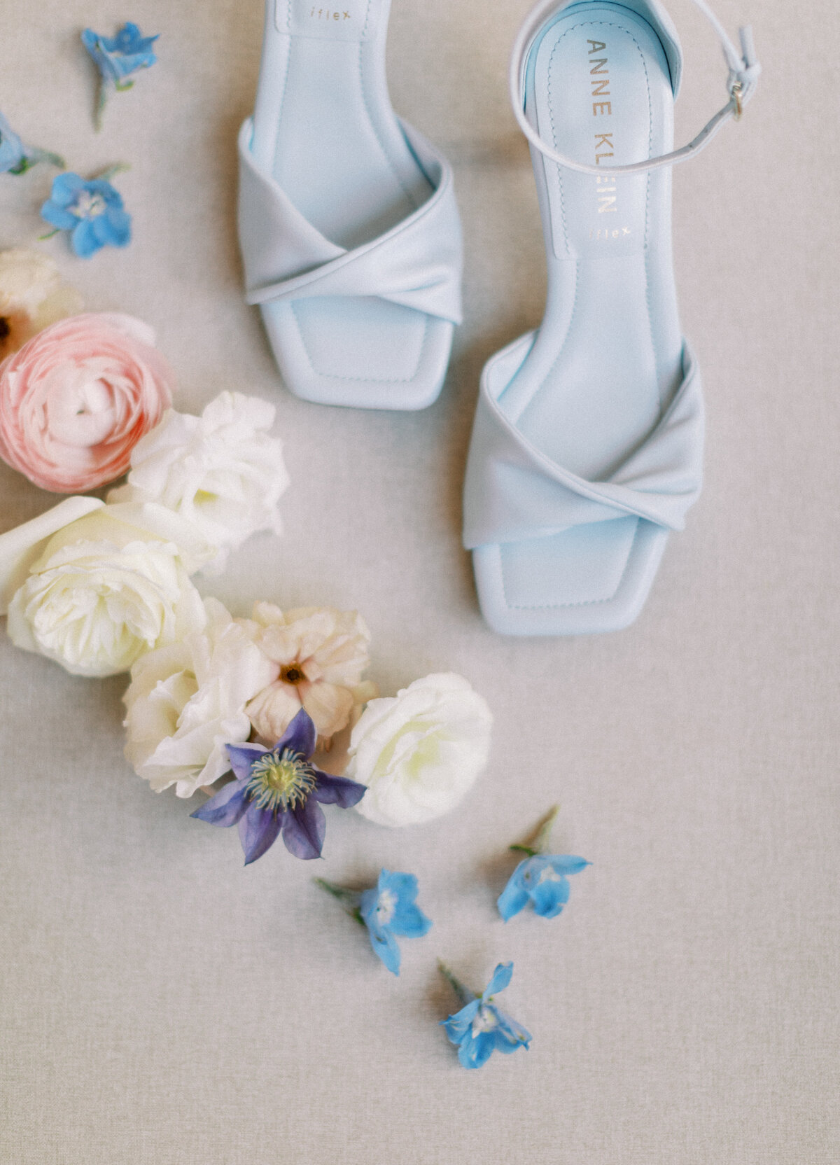 carriage house wedding flowers 3