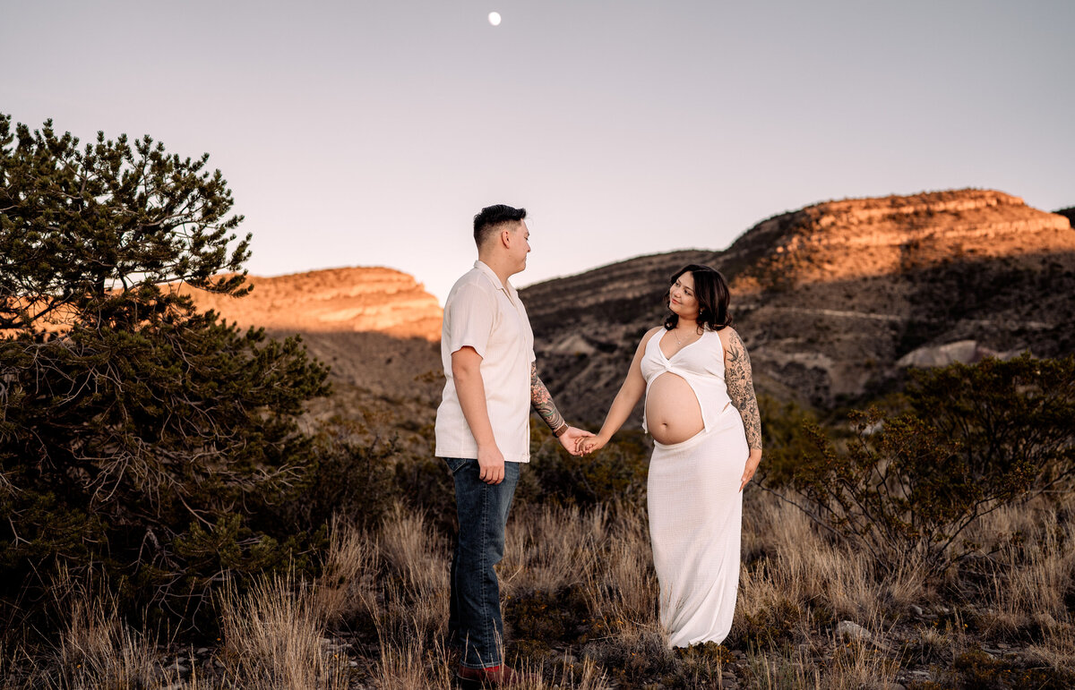 maternity session in Alamogordo, La Luz hiking trail