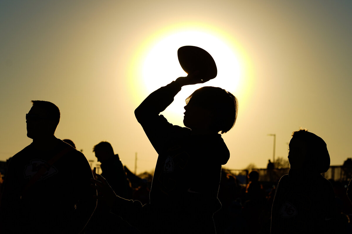 kansas-city-sports-photography-0214-silhouette-throwing-football