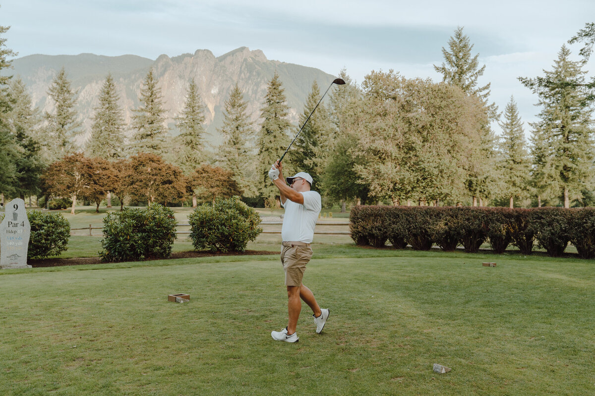 Mount-Si-Golf-Course-Couples-Photos-186