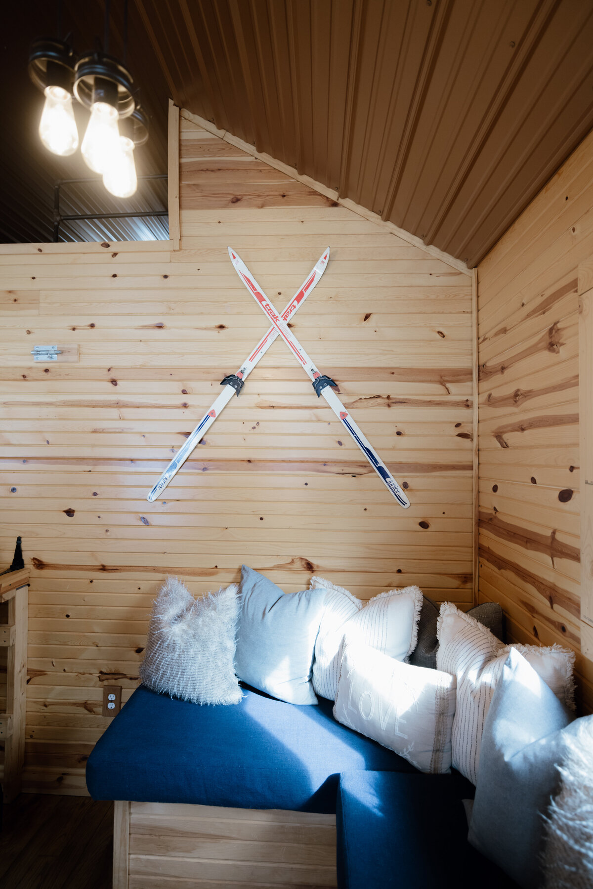 Bear-Ridge-Destination-cozy-cabin-rosie-photo-video-123