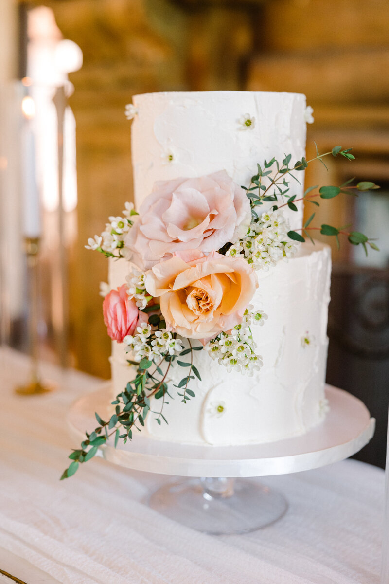 wedding cake with real flowers