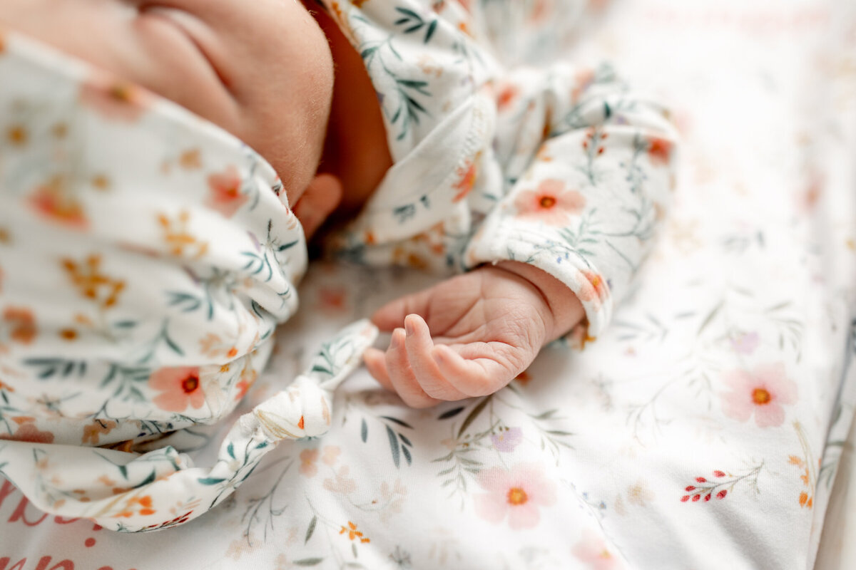 best NW Arkansas fresh 48 portraits, fresh 48 photoshoot Rogers Arkansas, newborn photographer near me, newborn photography Rogers AR, Northwest Arkansas fresh 48 photography