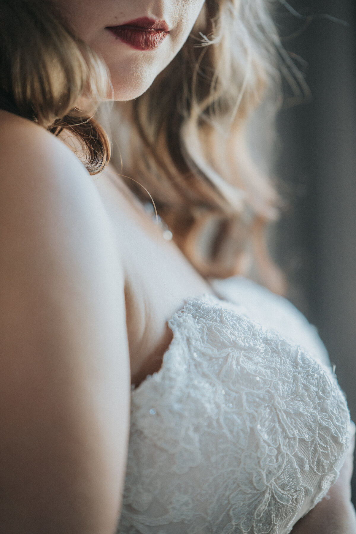 wedding | harpor's vinyard | Iowa Wedding Photographer | Playlife | Getting Ready | Bride_0105
