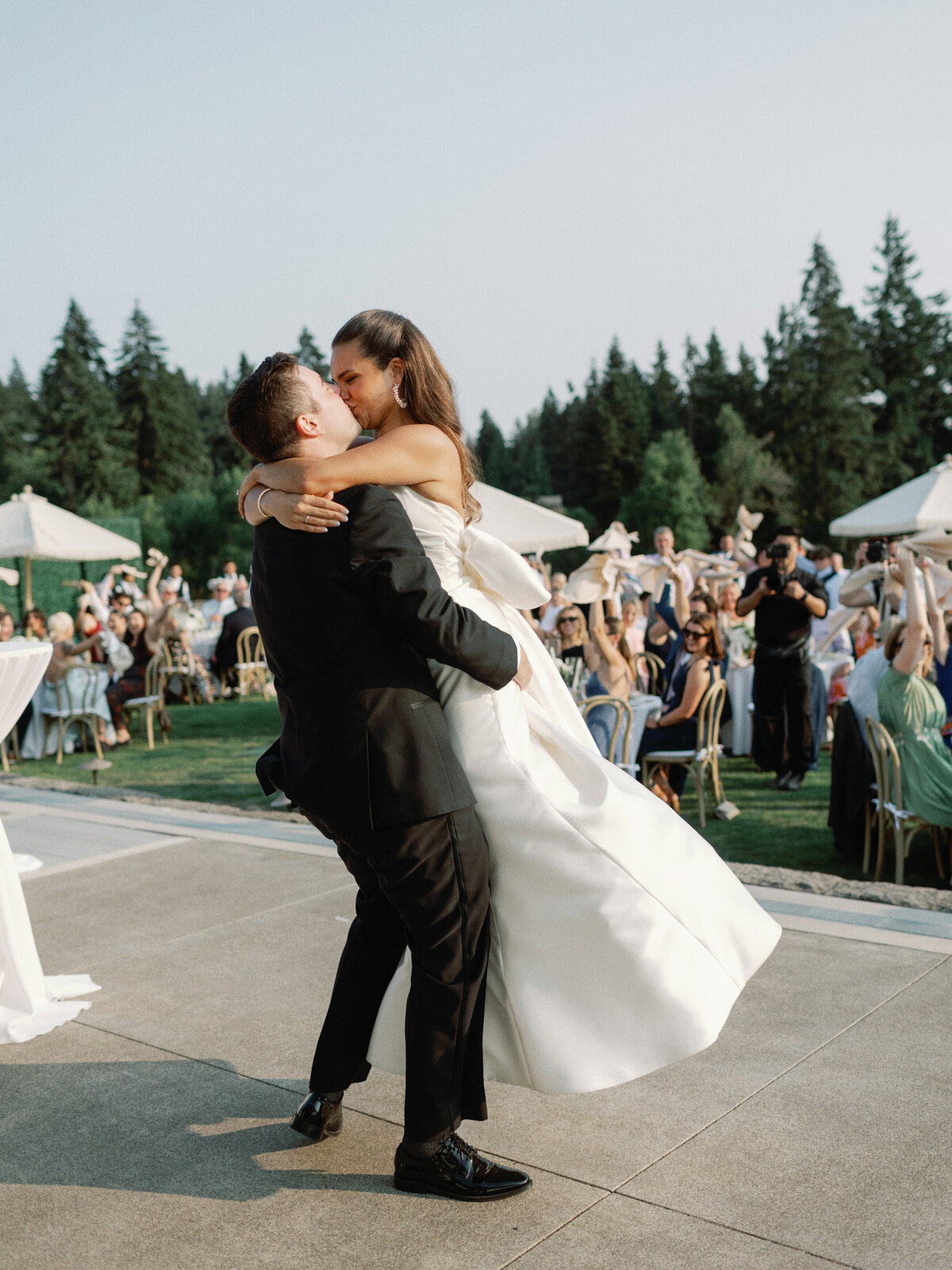 wedding-at-oswego-hills-vineyard-winery-portland-oregon-by-the-tenneys-photography-33