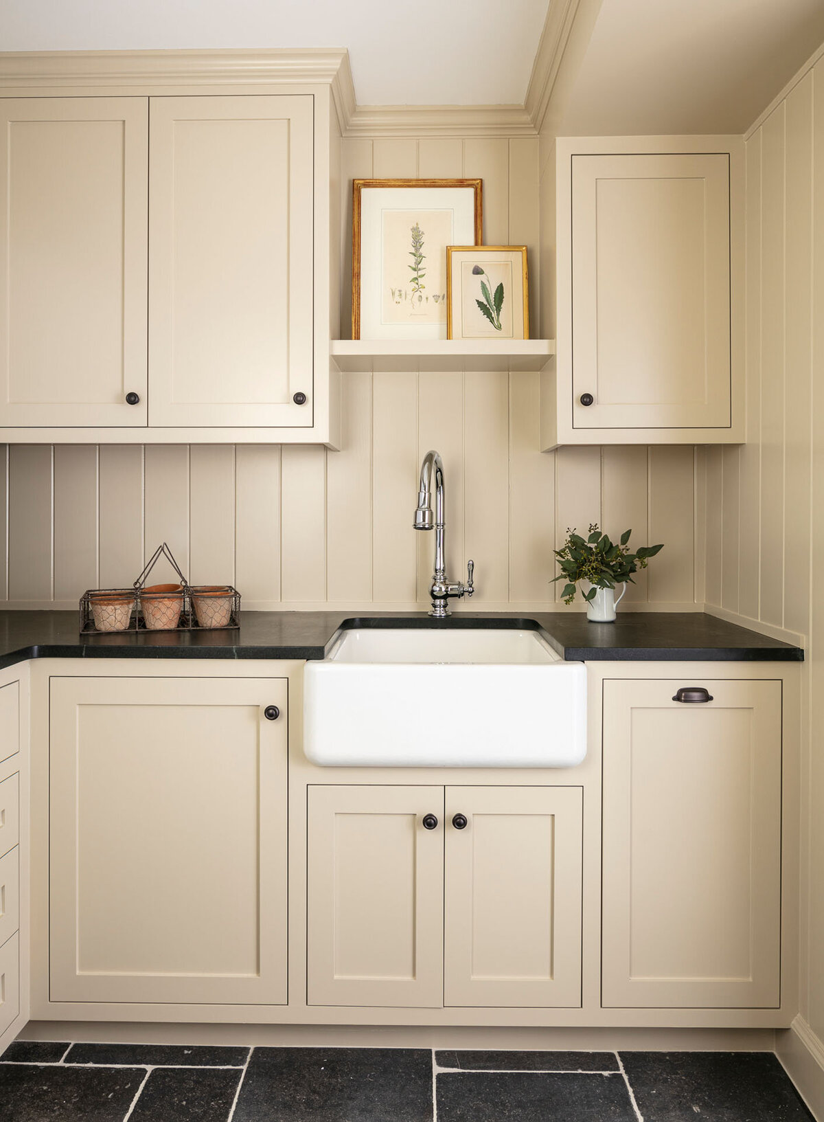 18-laundry-room-soapstone-belgian-bluestone-color-flood