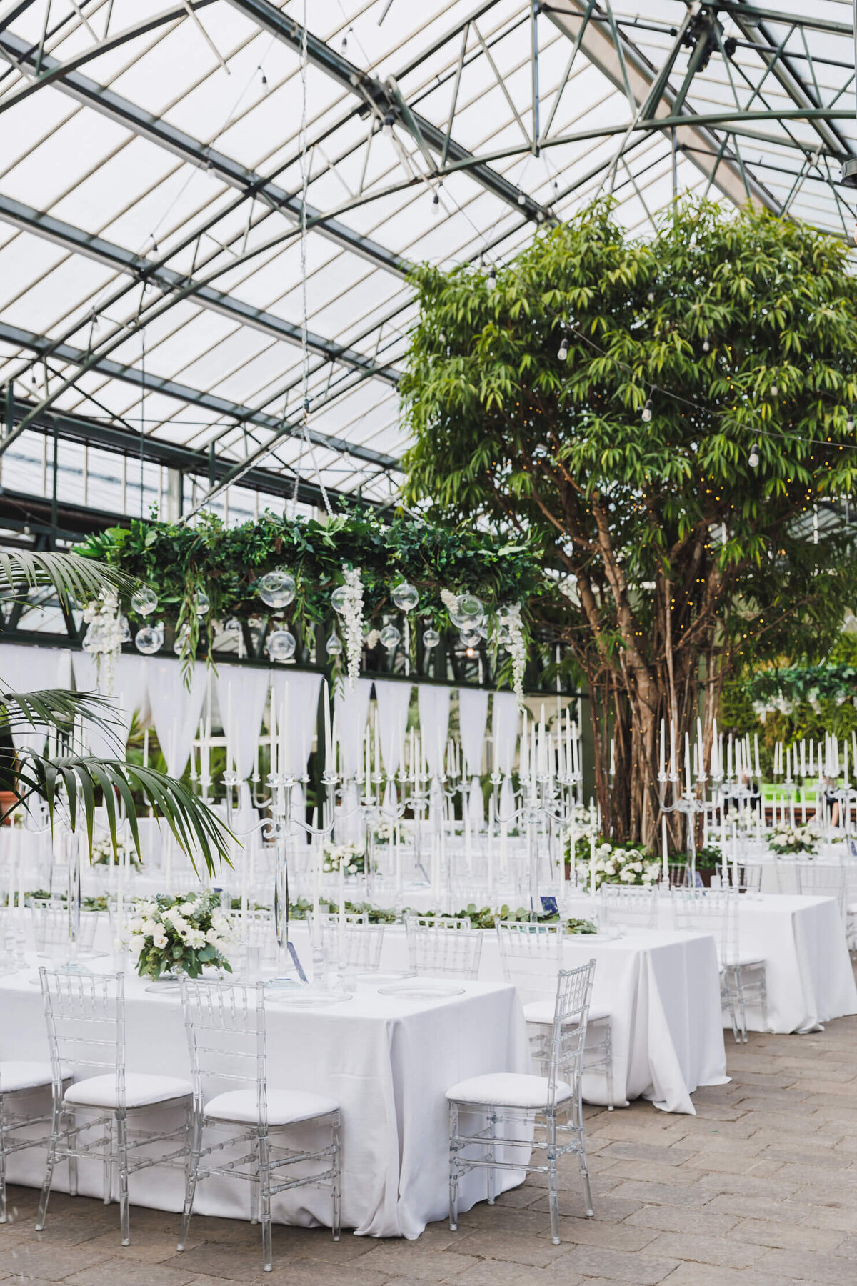 Elegant-Ceremony-Planterra-Conservatory-Glass-Garden-Backdrop