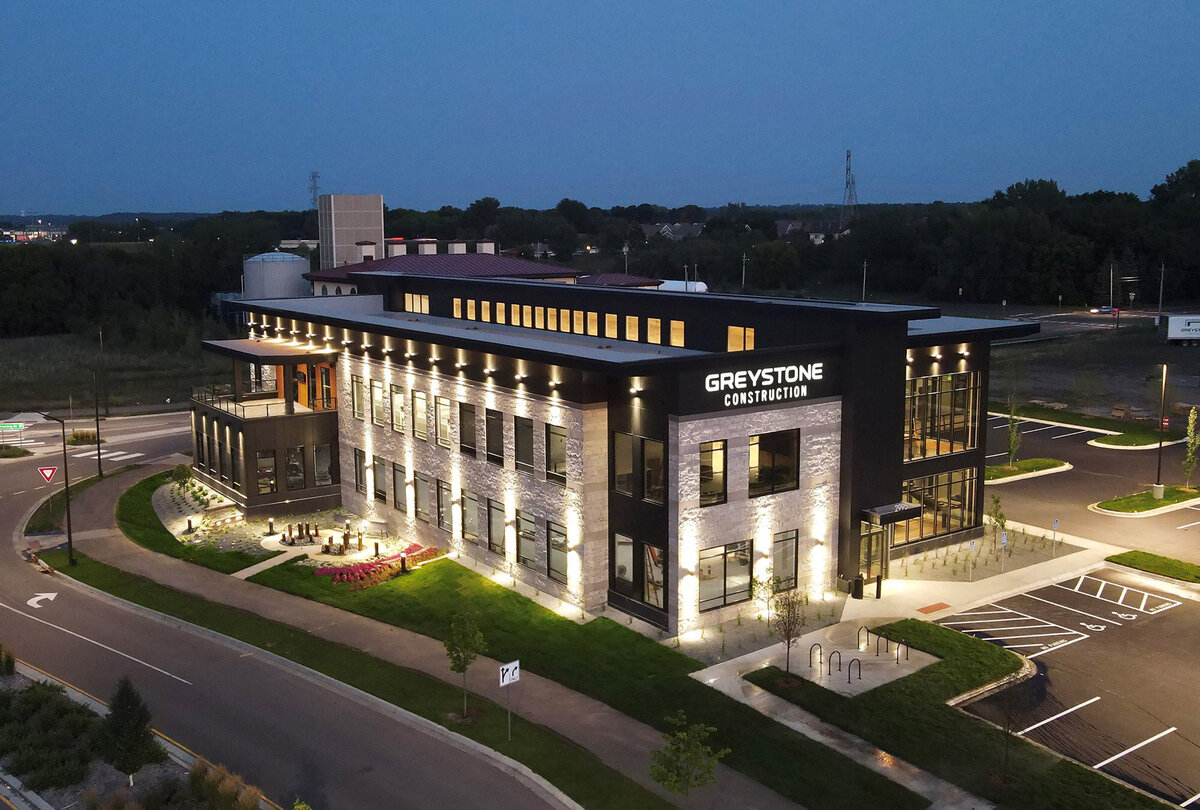 greystone-construction-office-building-exterior-lights