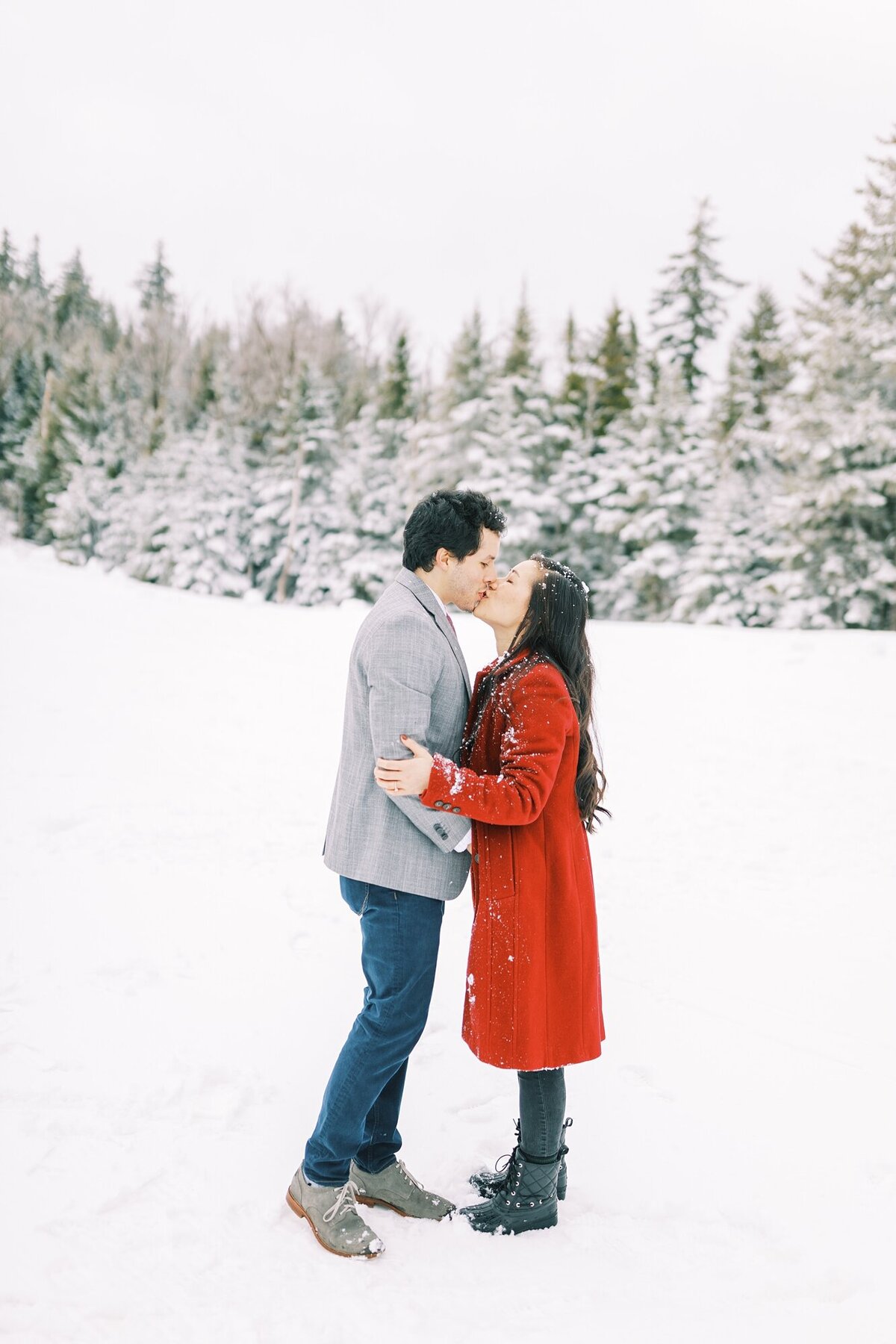 White-Mountains-New-Hampshire-NH-Winter-Engagement-Photography_0025