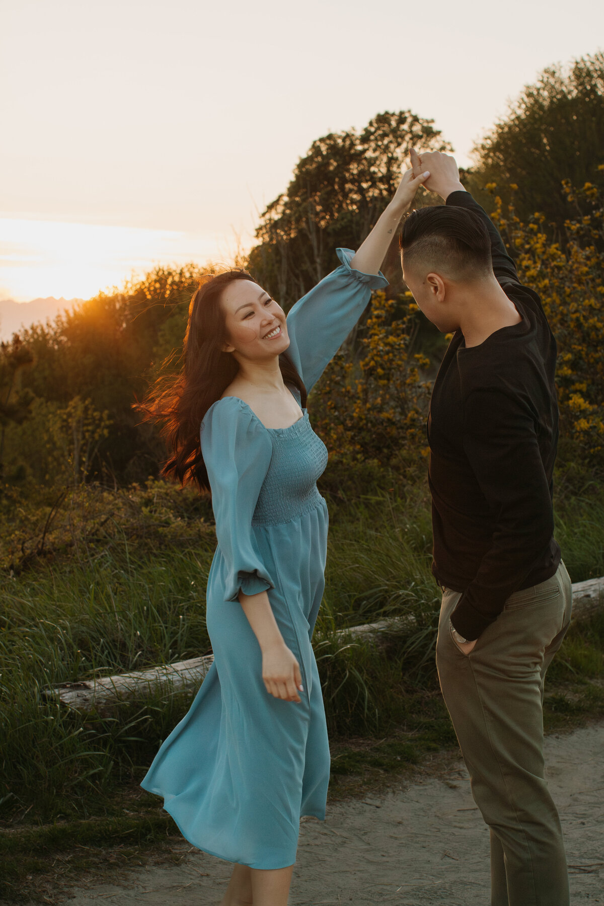 Couples-session-discovery-park-documentary-style-jennifer-moreno-photography-seattle-washington