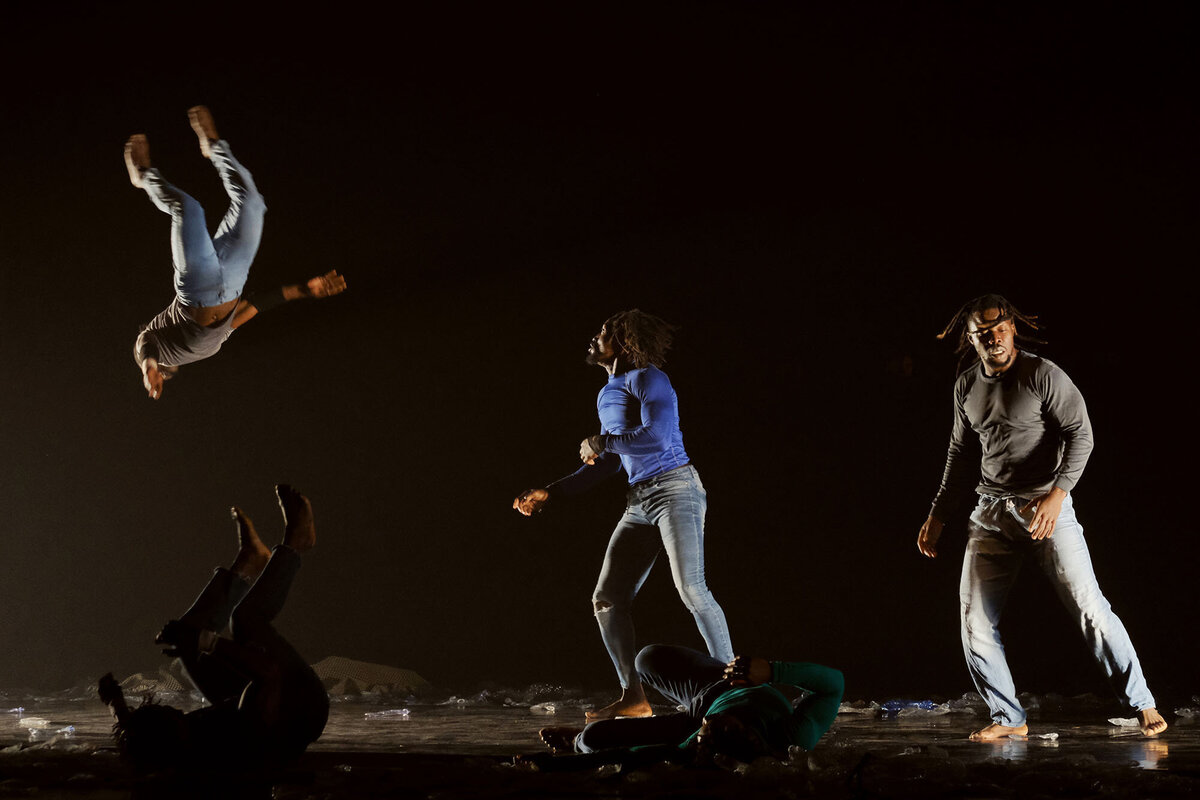 Bart Van der Moeren - Dans - 090 - Circus Baobab