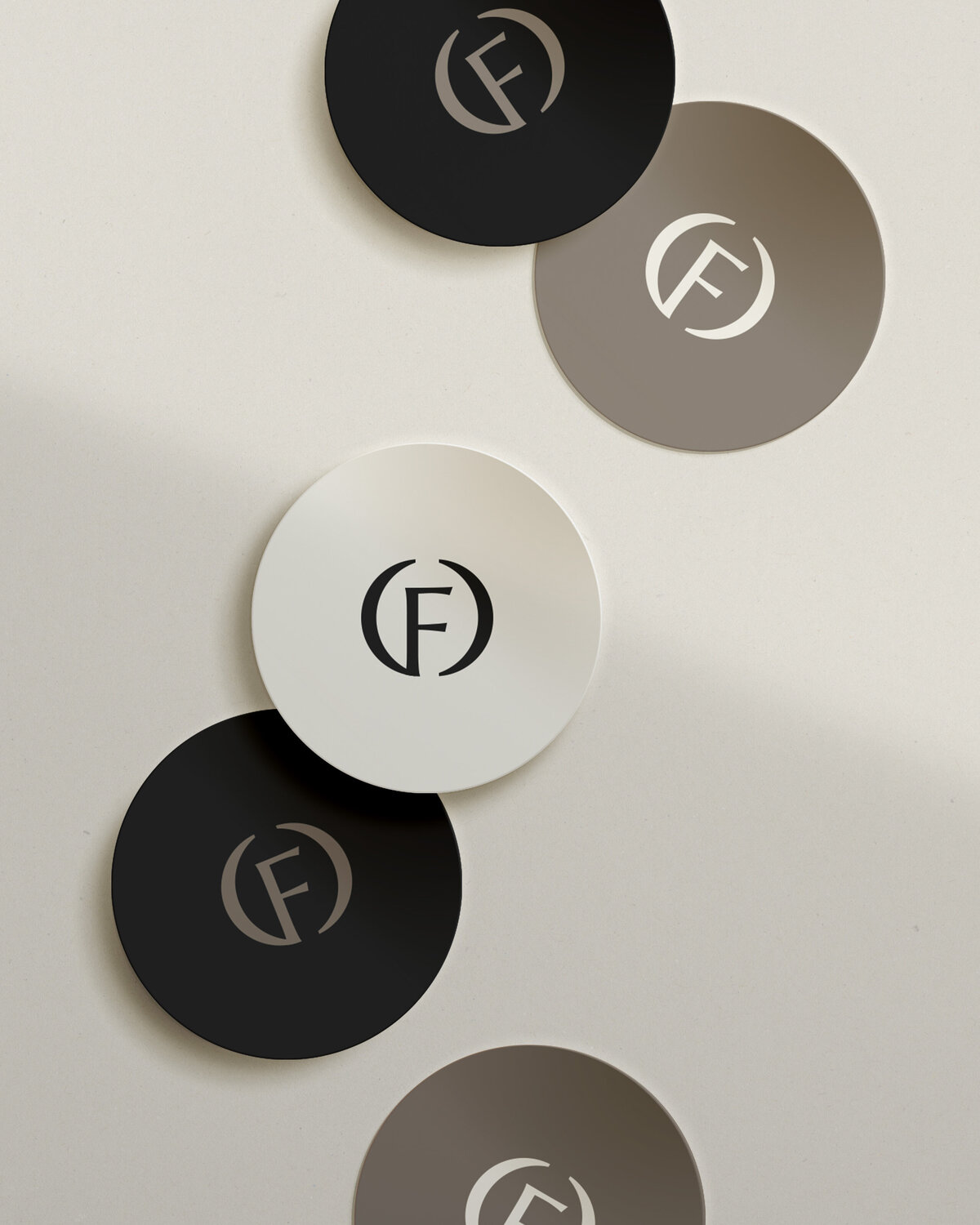 Formis merkstickers in verschillende neutrale kleuren