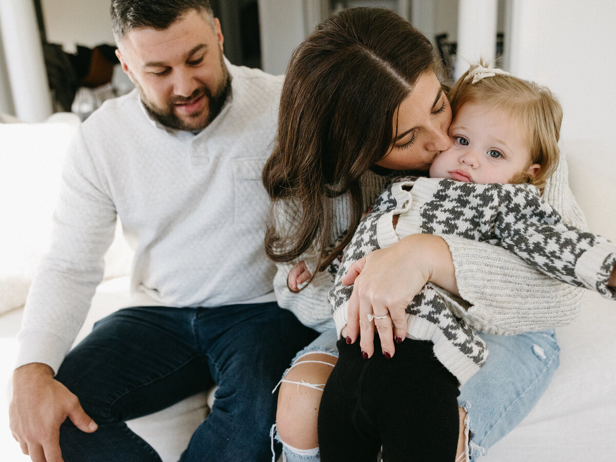 Family-AtHome-Holiday-Wexford-Portraits-JessCollectiveCo-Pittsburgh-Pennsylvania (35)