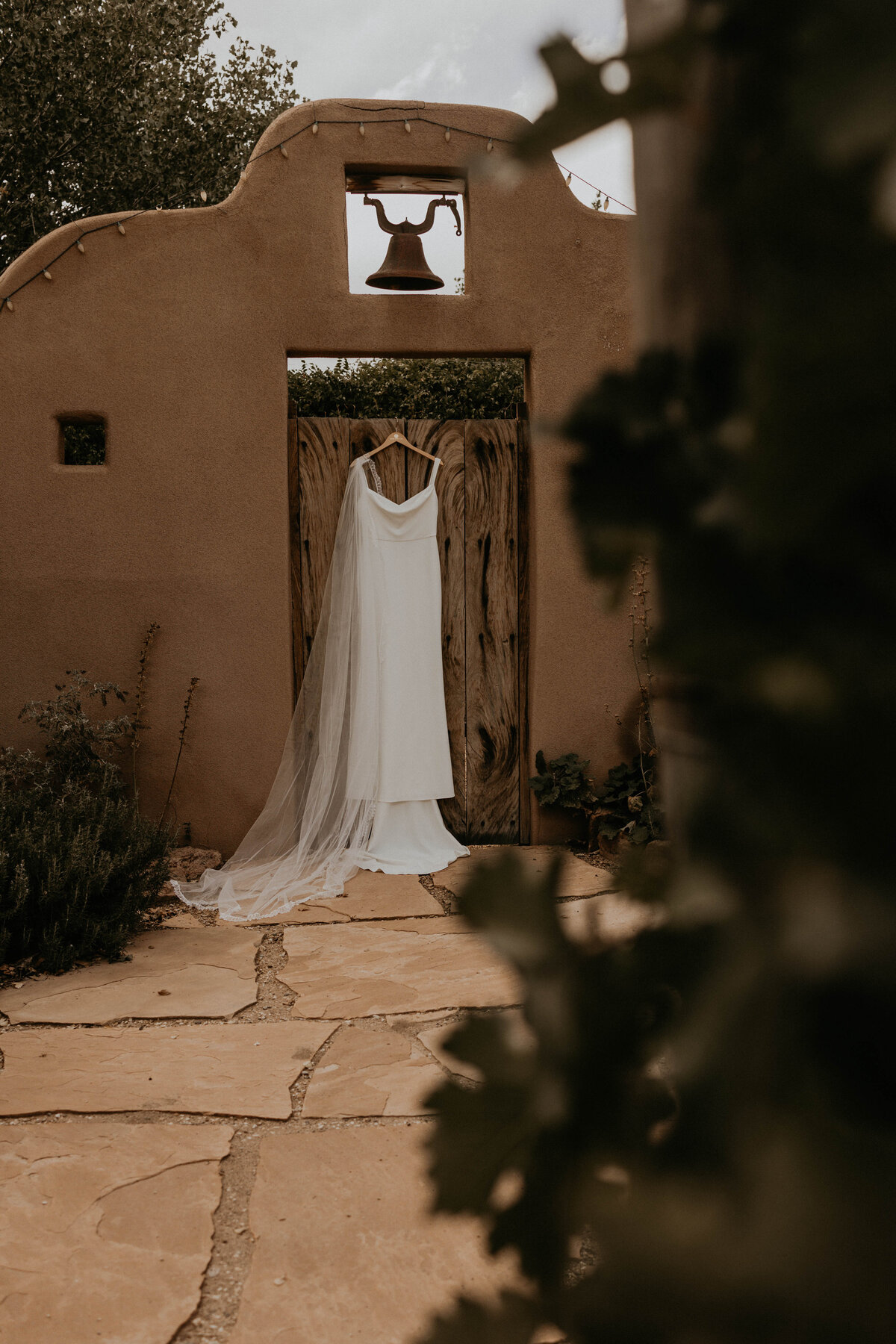 casa-perea-art-space-wedding-corrales-new-mexico-4