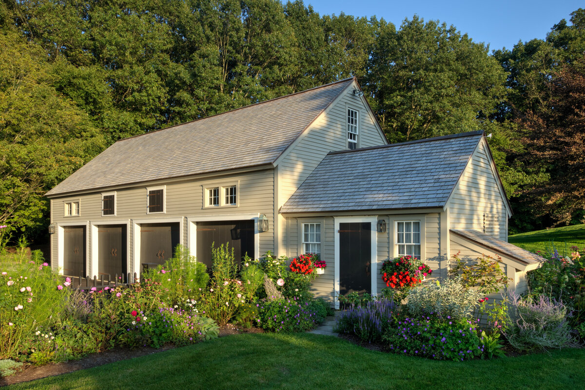 exterior view of 3 car garage
