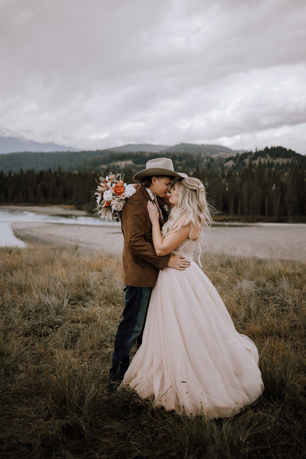 Alberta_elopement_photographer (11)