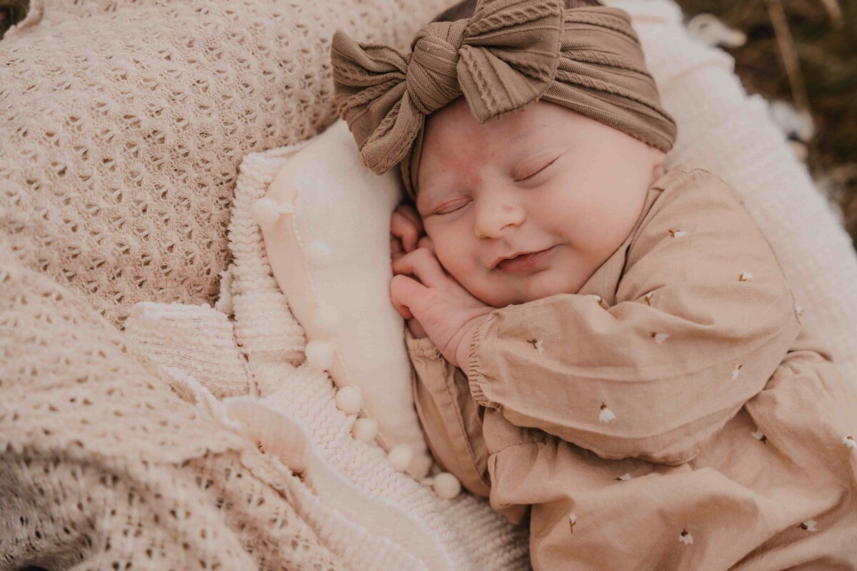 lachende newborn