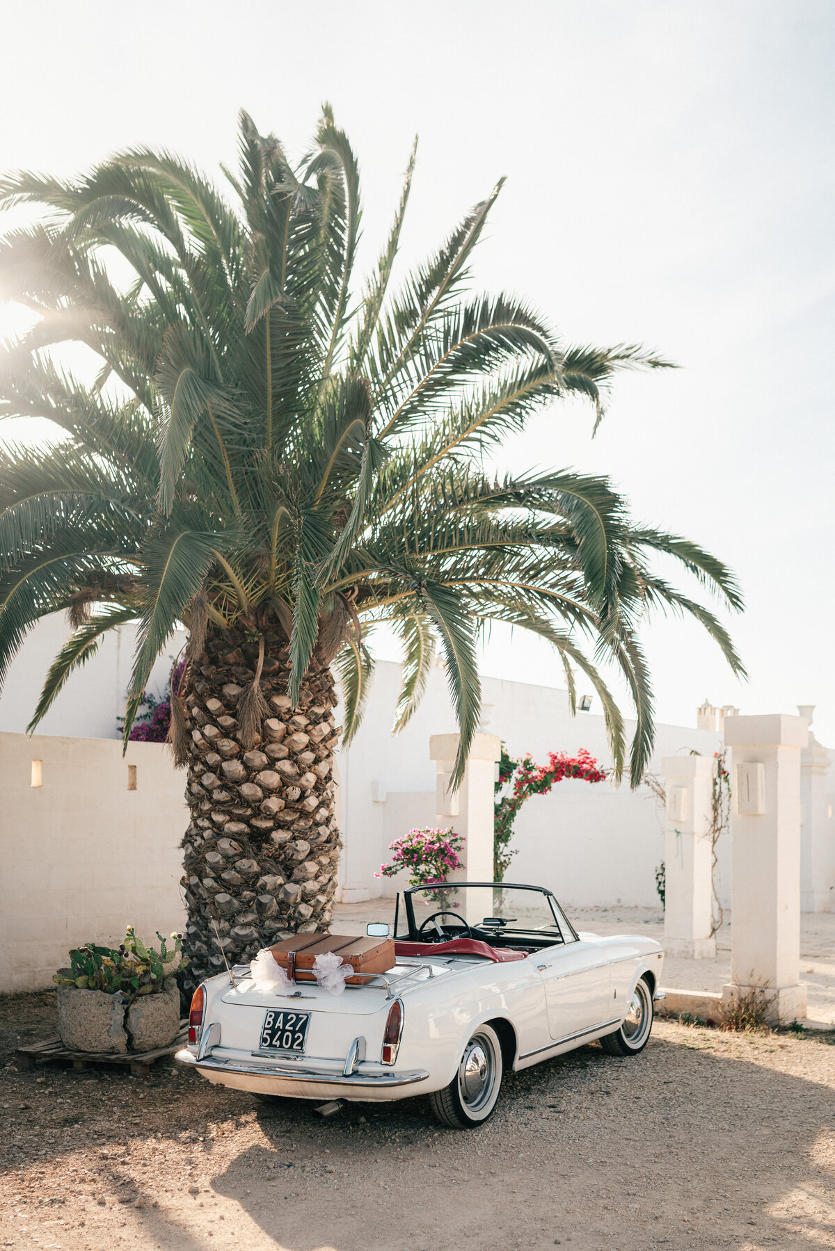 pyry-kantonen-016-vintage-wedding-car-italy