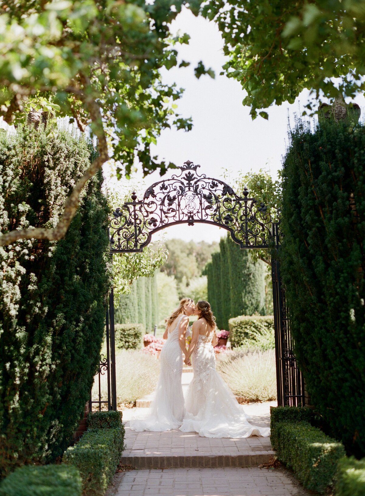 Sarah + Ainsley Filoli California Wedding Sneak Peeks Cassie Valente Photography 0018