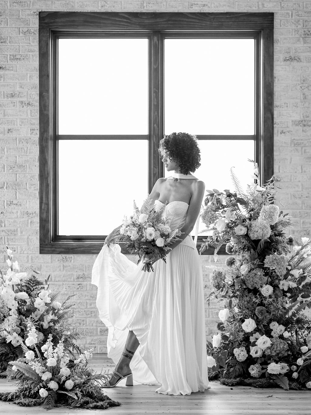 ModernBridalFashionwithGreenFlorals-AlisonBrookePhotography-30-2