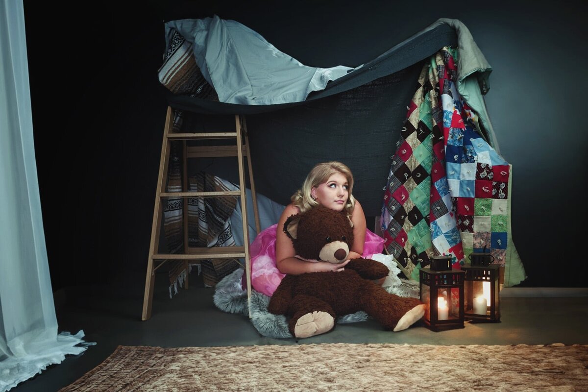Cozy Indoor Fort With Senior Picture Photographer and Teddy Bear-08