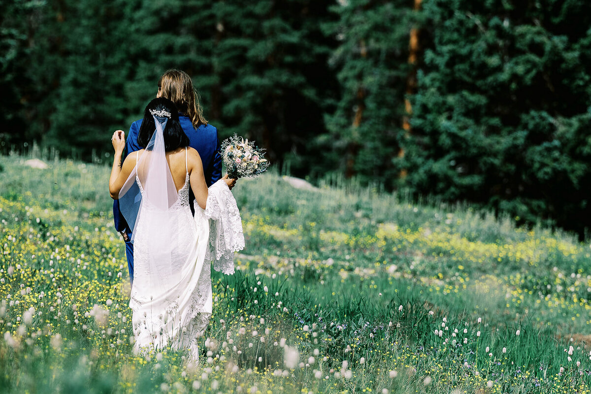 black-mountain-lodge-wedding-couple-17