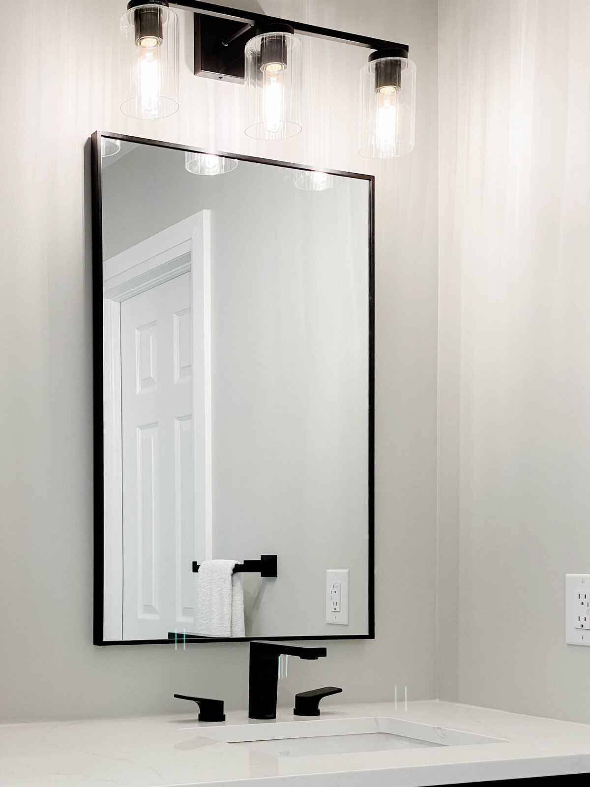 mirror-rectangle-black-vanity