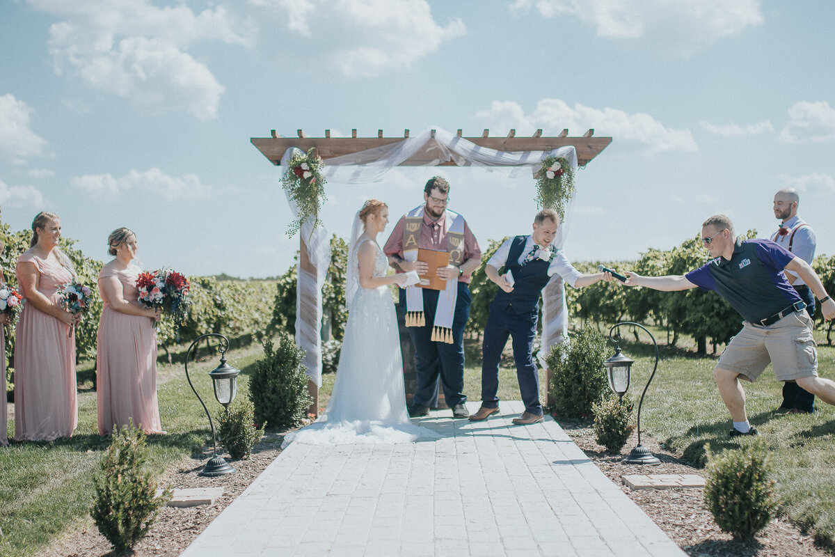 ceremony _ alaynna ann schwartz _ harpors vinyard _ iowa photographer _ playlife photography_0135
