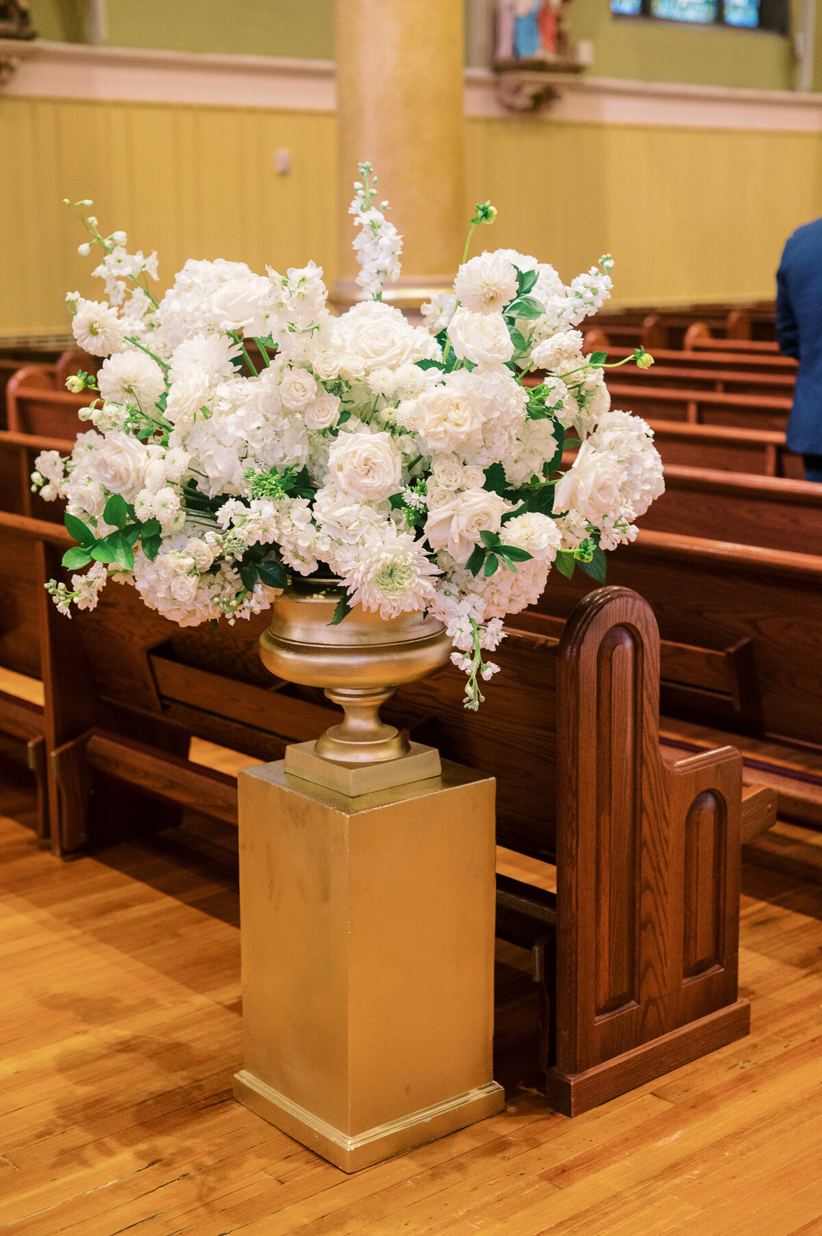 Kate-Murtaugh-Events-wedding-ceremony-aisle-floral-arrangements