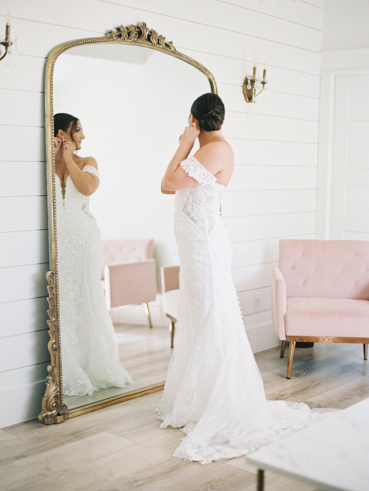 romantic-wedding-photos-dallas-bride-getting-ready-the-french-farmhouse-8