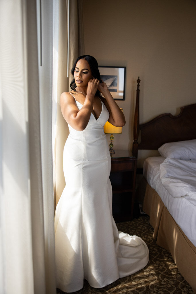 29-Milwaukee-Art-Mueseum-Wedding-Lauren-Ashley-Studios