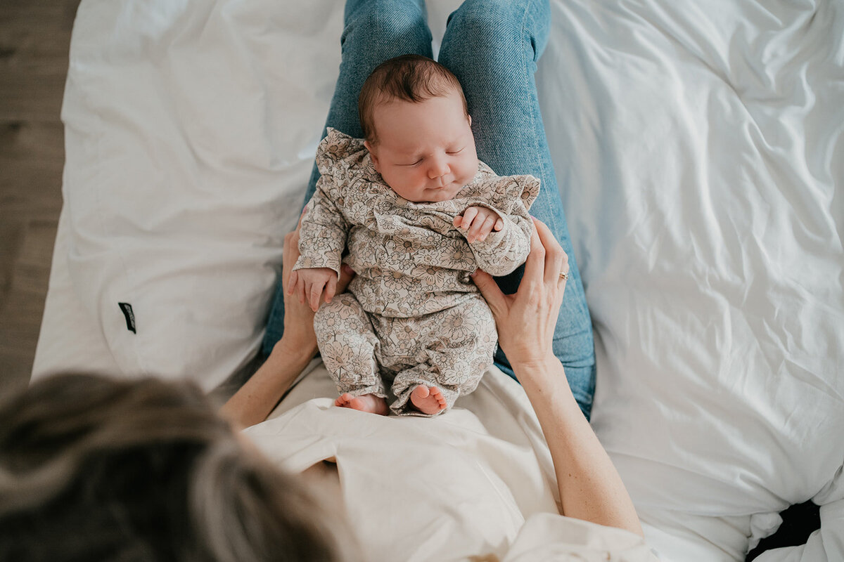 Newbornshoot door Leukfotografie in Amsterdam_ Zaandam_ Landsmeer_ Oostzaan en Purmerend – zachte_ liefdevolle babyfoto’s--166