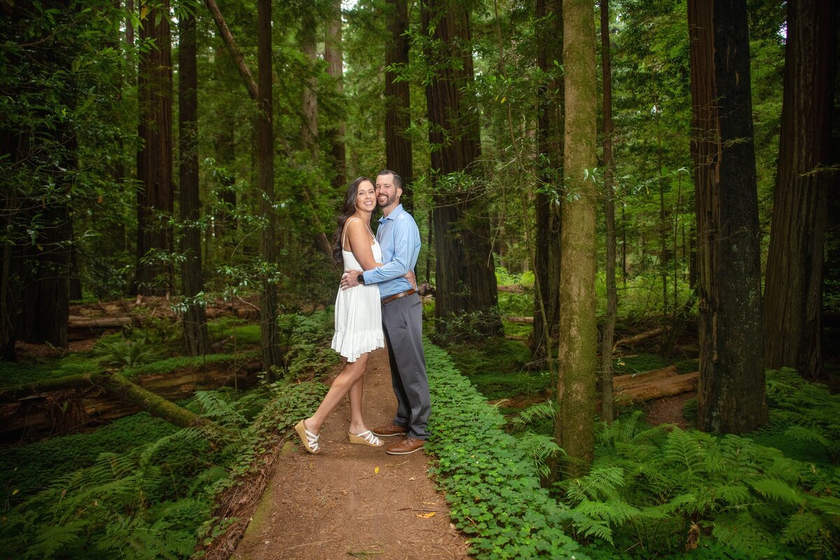 Engagement-Photographer-Avenue of the giants-redwoodsHumboldt-County-romantic-redwoods-elopement-Humboldt-redwoods_0139