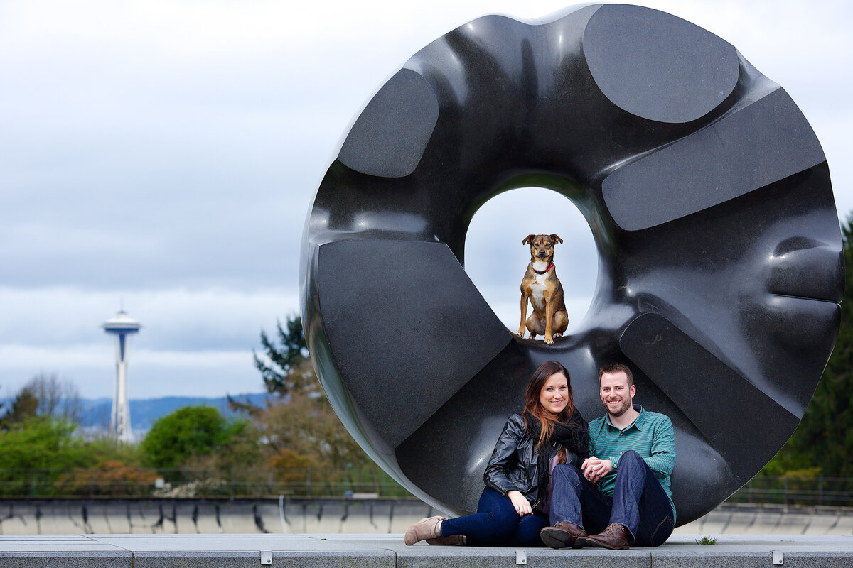 seattle-portrait-couple-engagment-space-needle-pet-dog