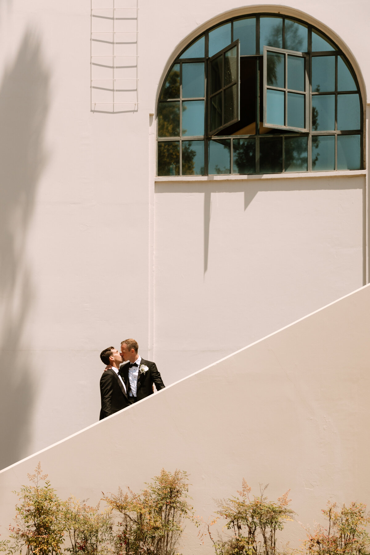 2023_beverlyhills-luxury-summer-gay-wedding-adam-griffin-photo-5