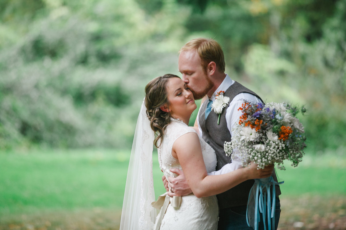 photo of Gresham Oregon wedding with bride and groom embracing outdoors | Susie Moreno Photography