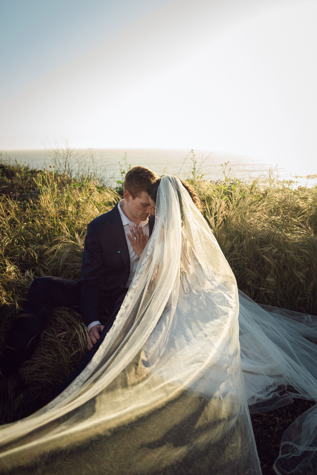 bride-groom-sea-veil-wind