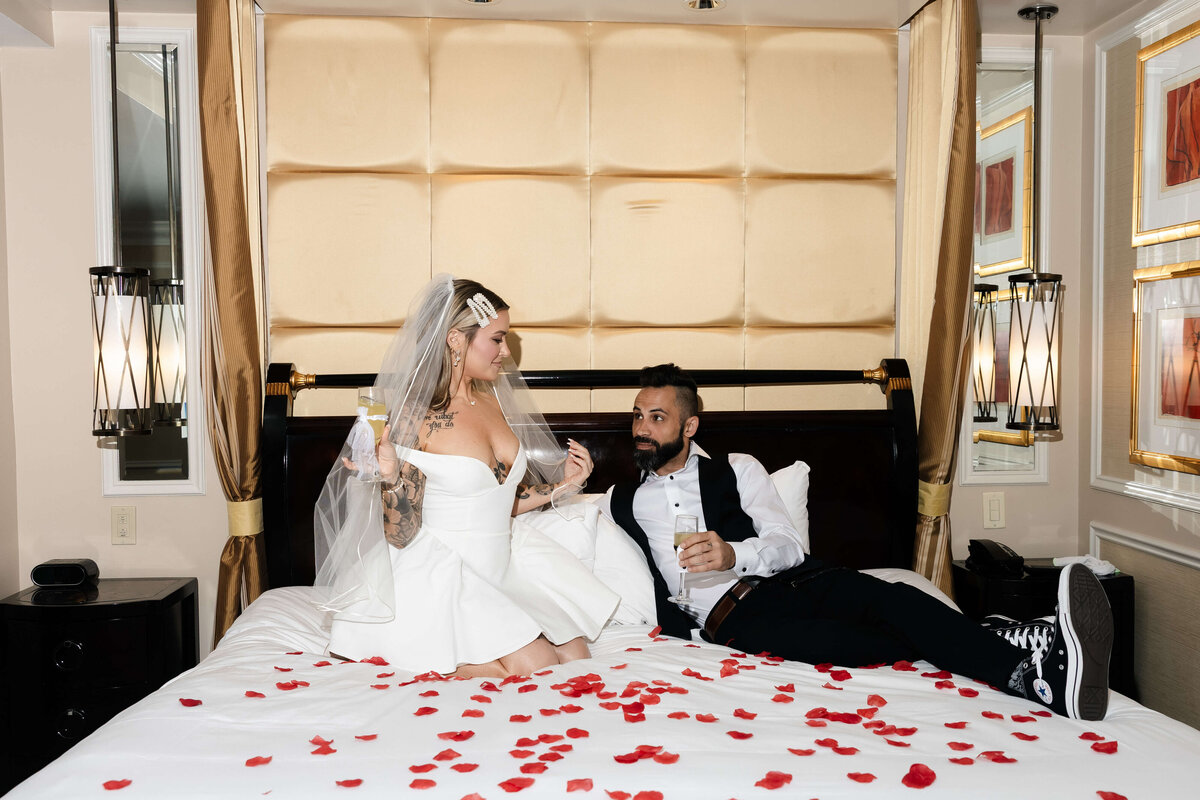 16_riskyexposure_sasha-andy_las-vegas-elopement-photography