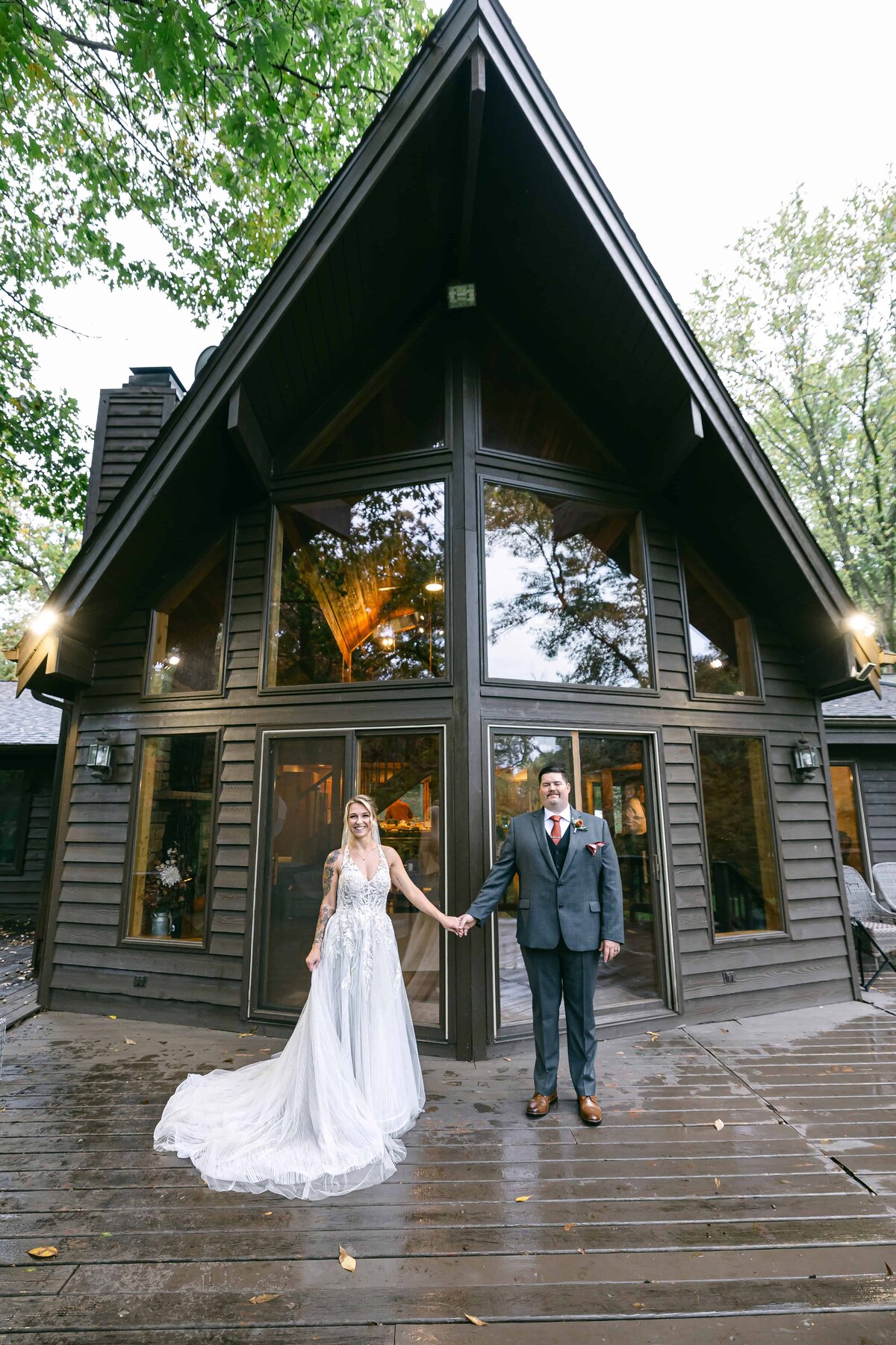 L-M_Intimate Oregon AirBnB Wedding_IMG_1045