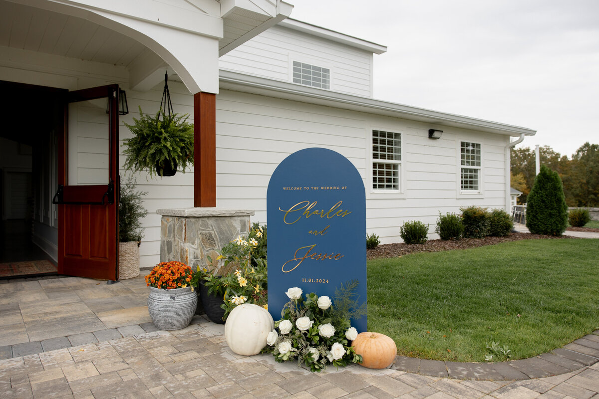 2024_PixelsandWood_JessieCharlesWedding-11