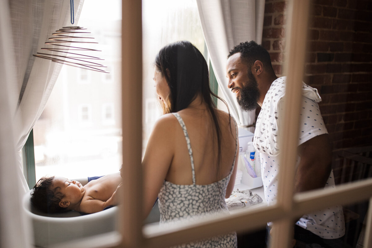 candid-natural-boston-newborn-family-photographer-zev-fisher-016