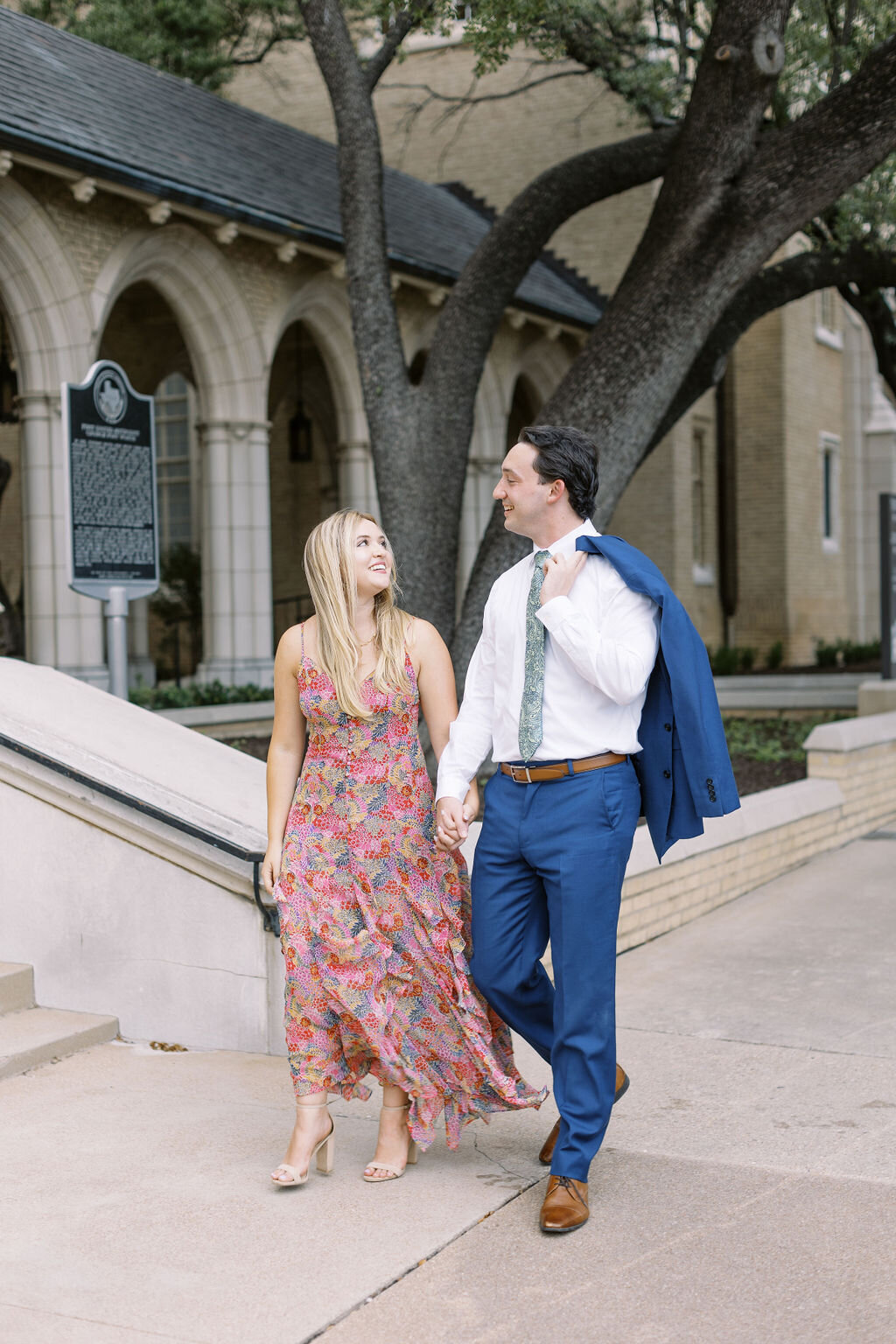 04-cathedral-engagement-photos-texas