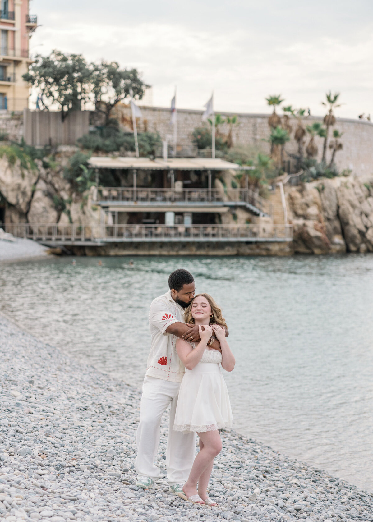 cheerful late summer honeymoon photoshoot in nice france-93