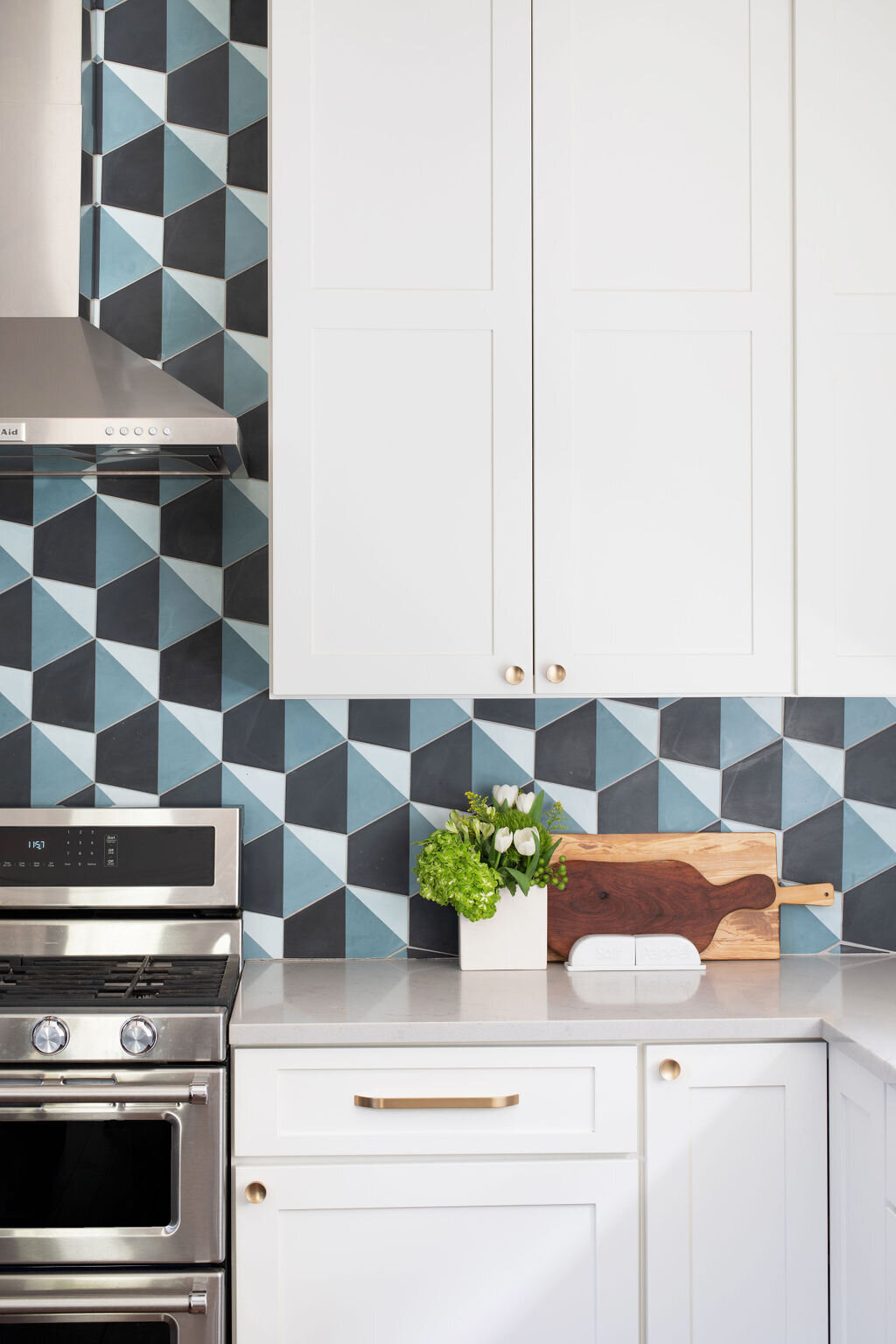 hello-home-austin-contemporary-navy-and-white-kitchen-remodel-patterned-backsplash-15