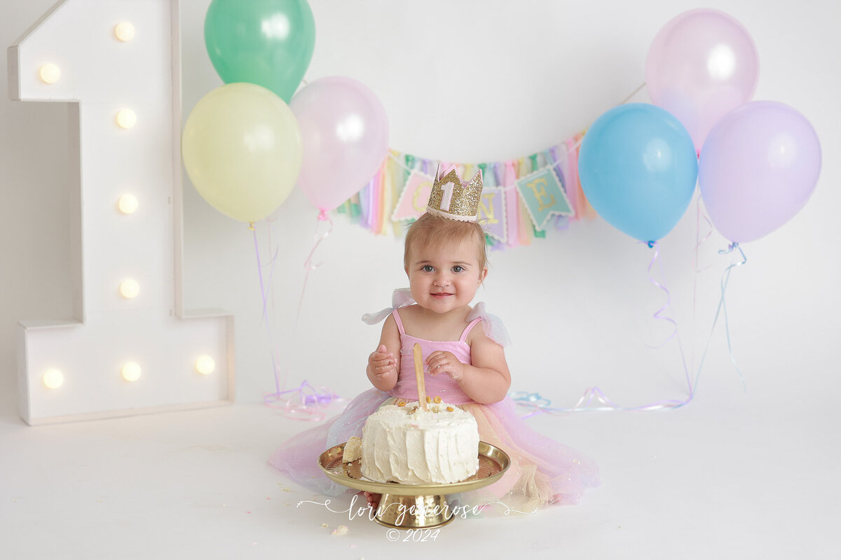 lehigh-valley-photographer-lori-generose-lg-photography-first-birthday-cake-smash-girl-pen-argyl-pa