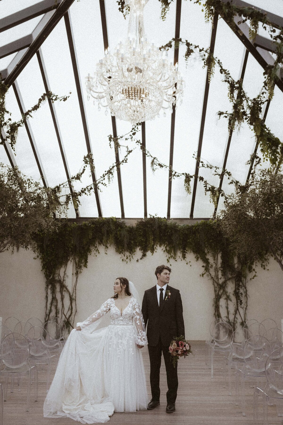 wedding-photography-greenhouse-couple-portrait-katey-sutton-photo-missouri